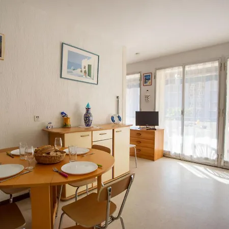 Les Iris By Interhome Le Lavandou